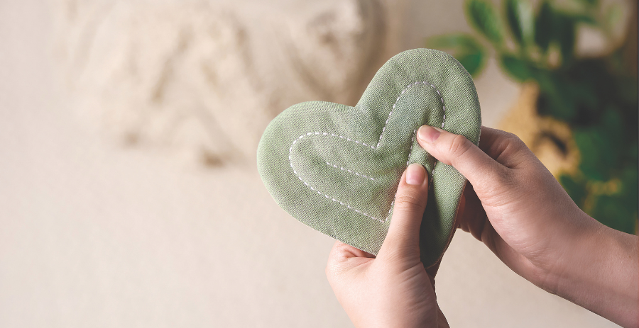 Fidget-bead maze heart