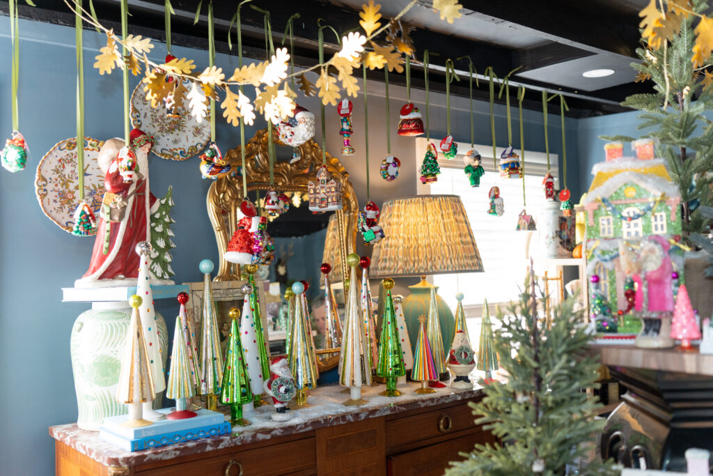 Hunt & Bloom holiday display